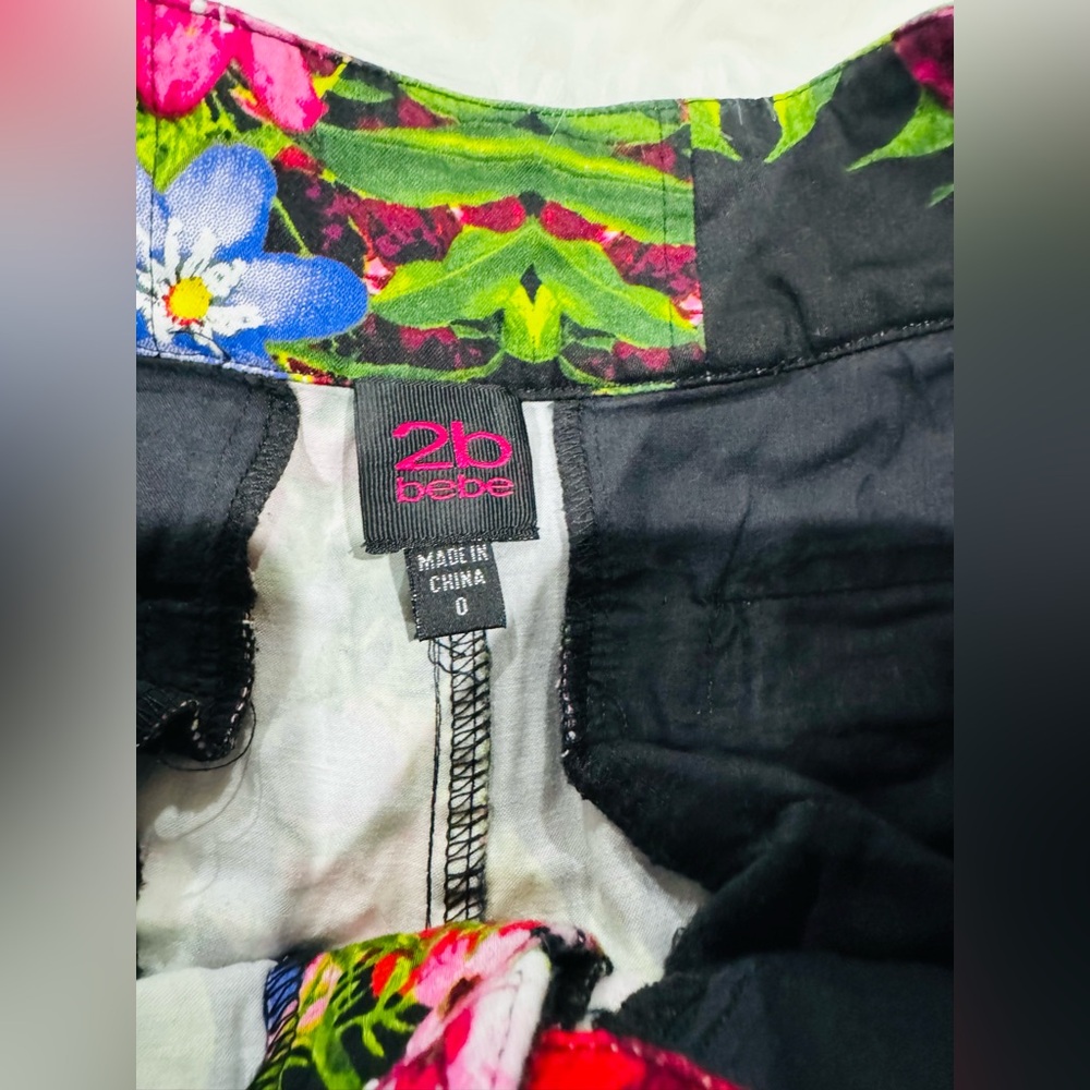 Free Gift with Purchase 2b bebe Floral Short - Picture 3 of 4